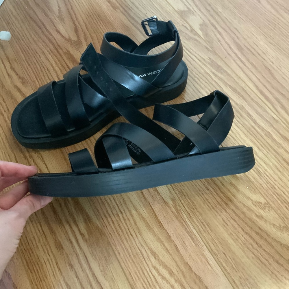 NEW Pull and Bear black strapped sandals US7